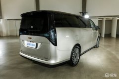 C纯电续航达240km